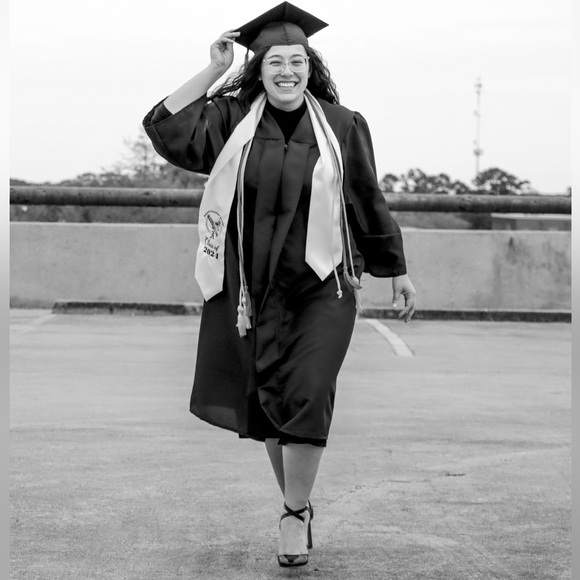 Meet your Posher, Madison - Picture 1 of 16